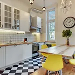 Lion Apartments - Family Stay